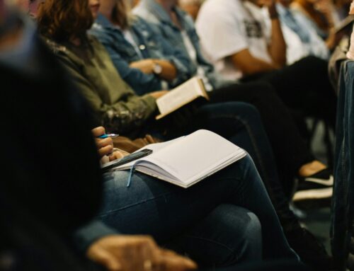 Talleres dirigidos a padres-cuidadores-adolescentes.